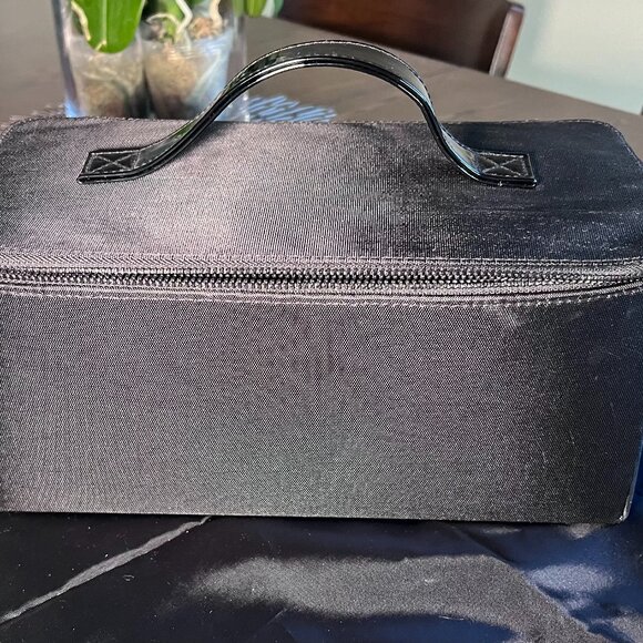 MAC Carry All Make up case - Picture 1 of 4